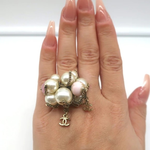 Chanel 09A CC Chain & Faux Pearl Cluster Ring Gold Size 6.5 - Picture 1 of 5